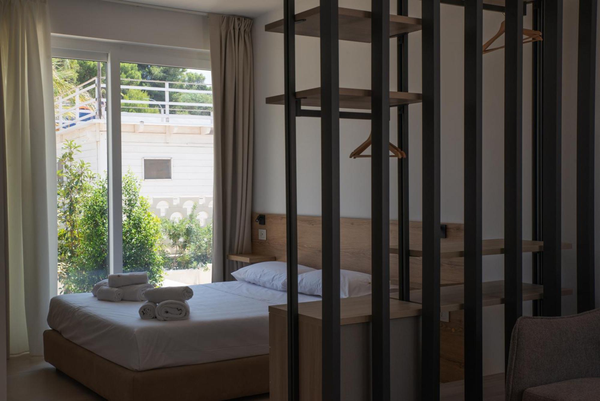 Montedarena Hotel Pulsano Luaran gambar
