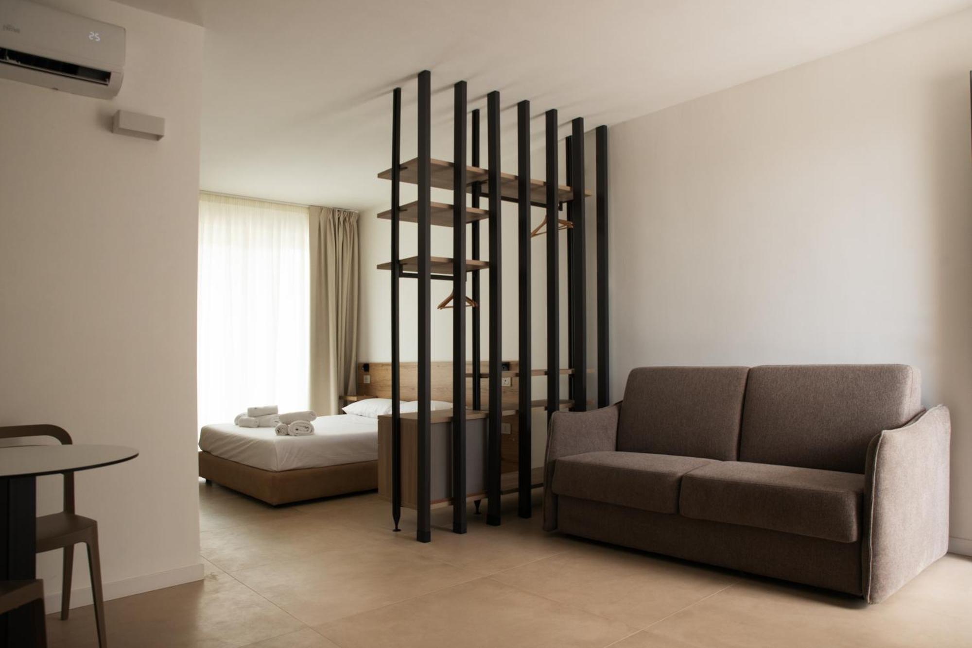 Montedarena Hotel Pulsano Luaran gambar