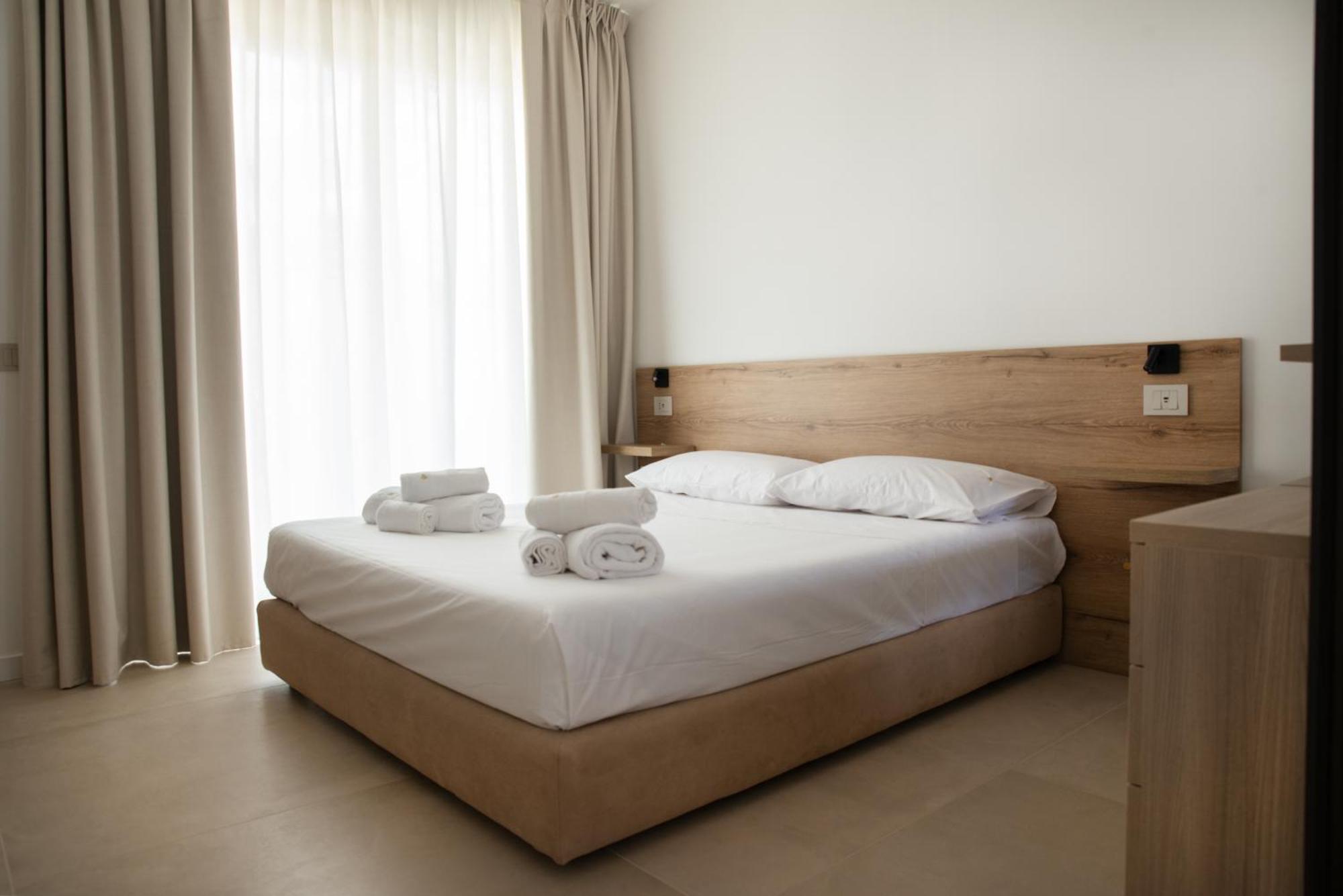 Montedarena Hotel Pulsano Luaran gambar