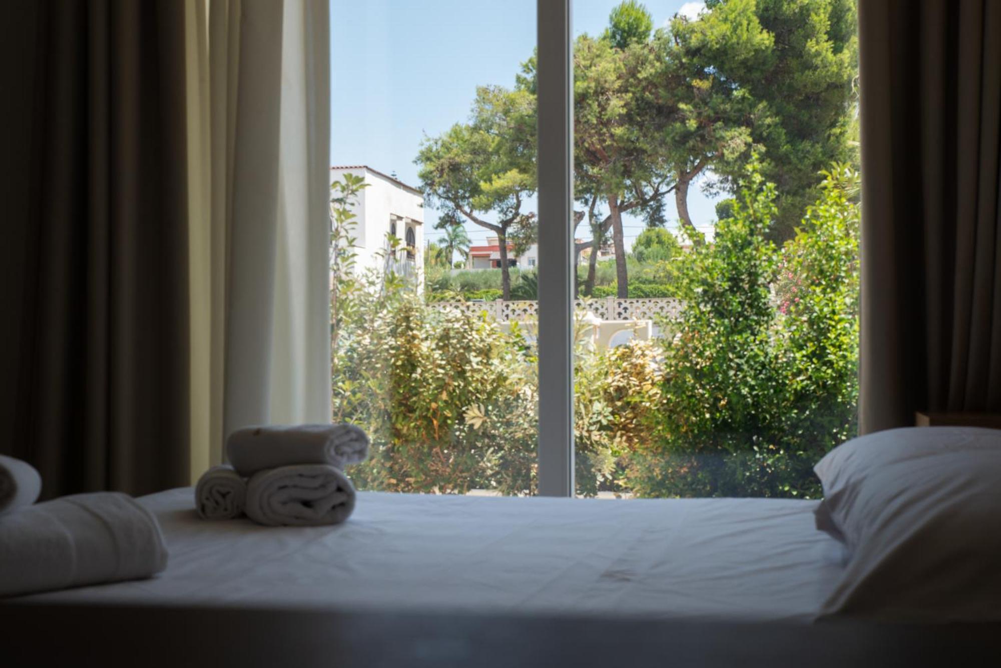 Montedarena Hotel Pulsano Luaran gambar