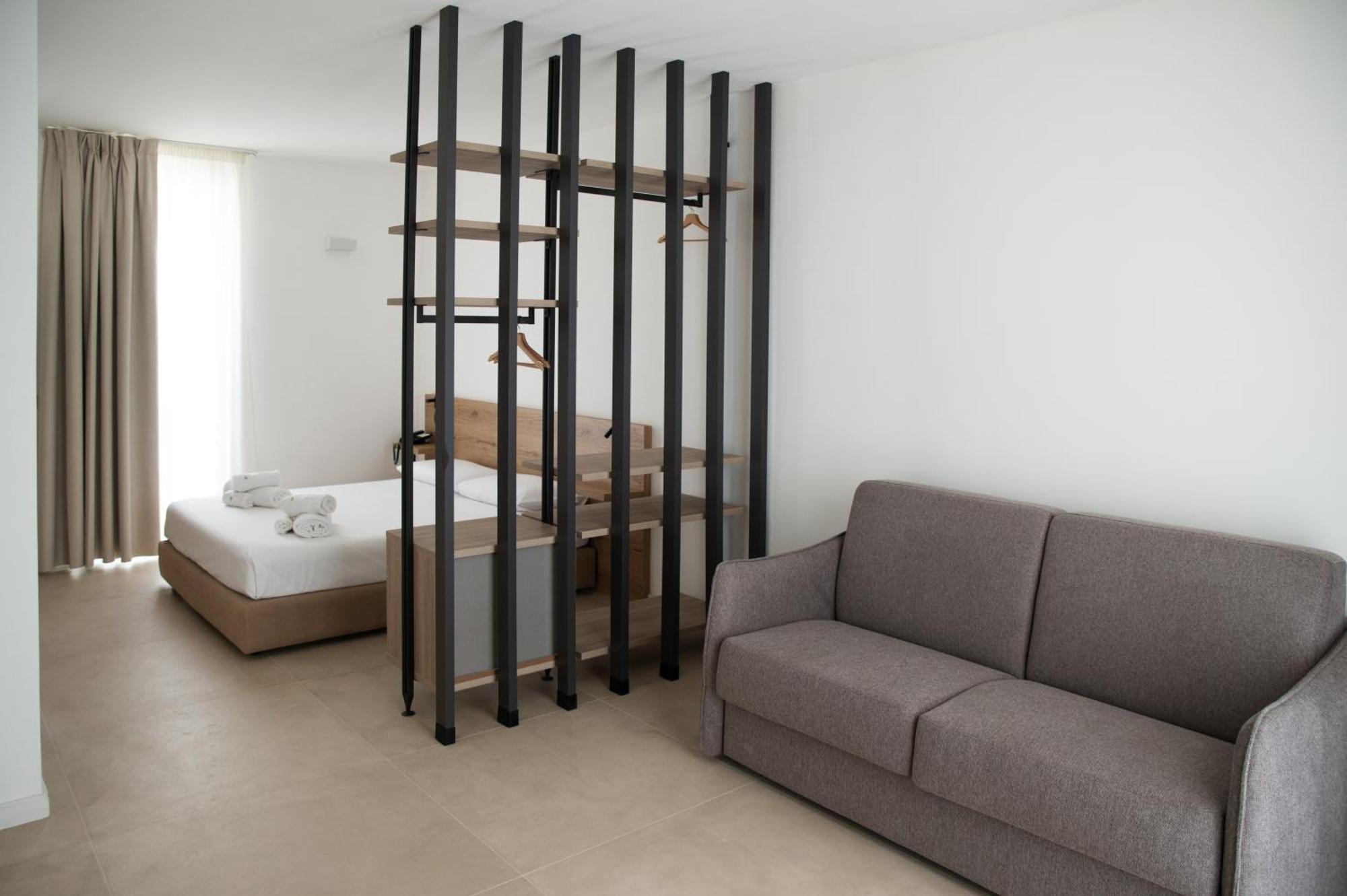 Montedarena Hotel Pulsano Luaran gambar
