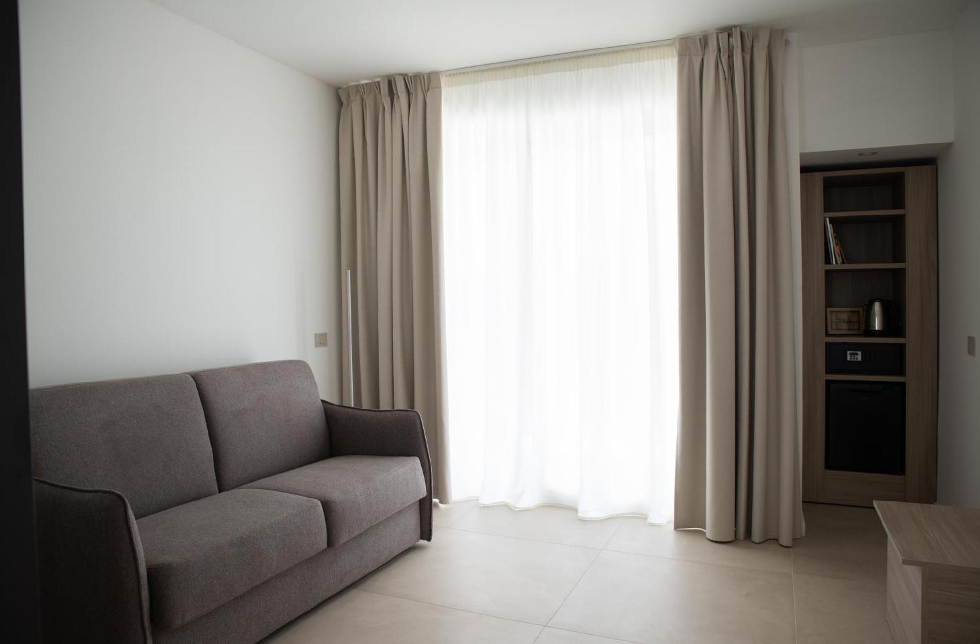 Montedarena Hotel Pulsano Luaran gambar