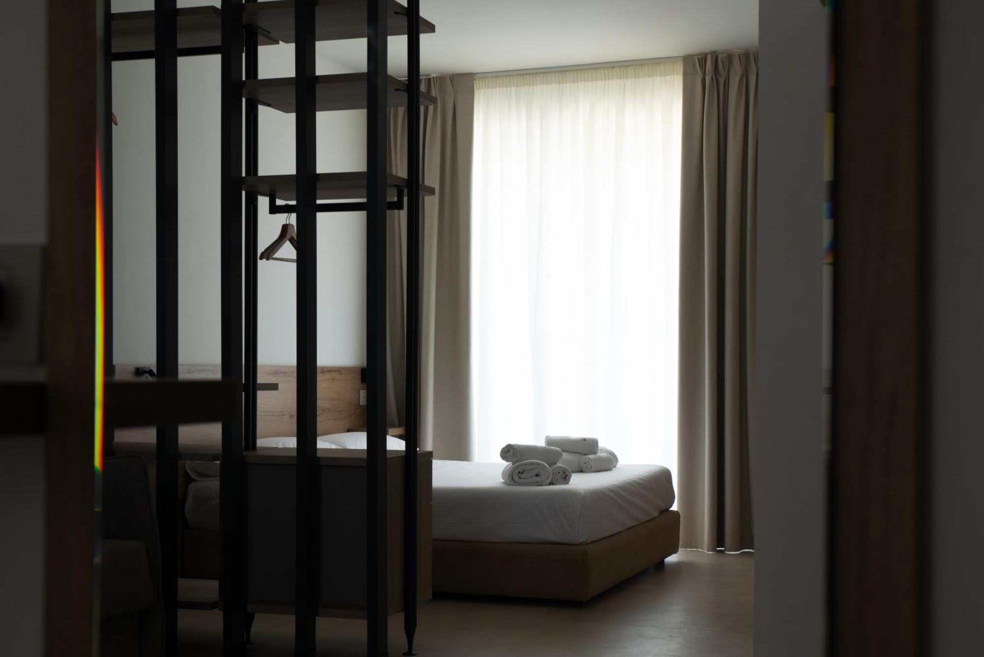 Montedarena Hotel Pulsano Luaran gambar